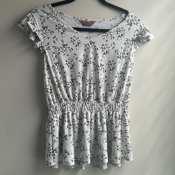 Women's Cap Sleeve Floral Top, Grey, Size Small, Flowy, NWT - Picture 1 of 7